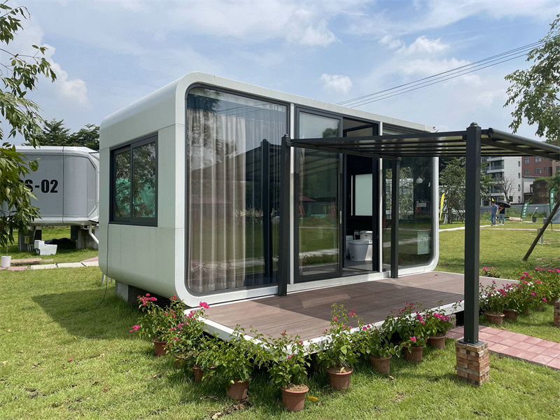 High-tech capsule house profiles for Amazonian rainforests